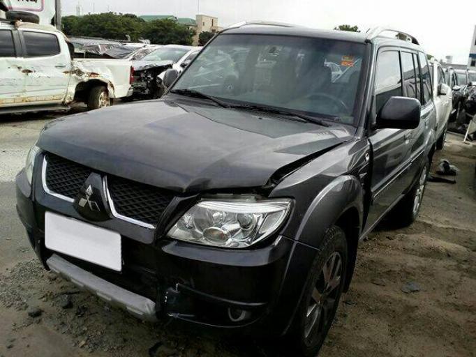LOTE 086 Pajero TR4 2.0 16V 4x2